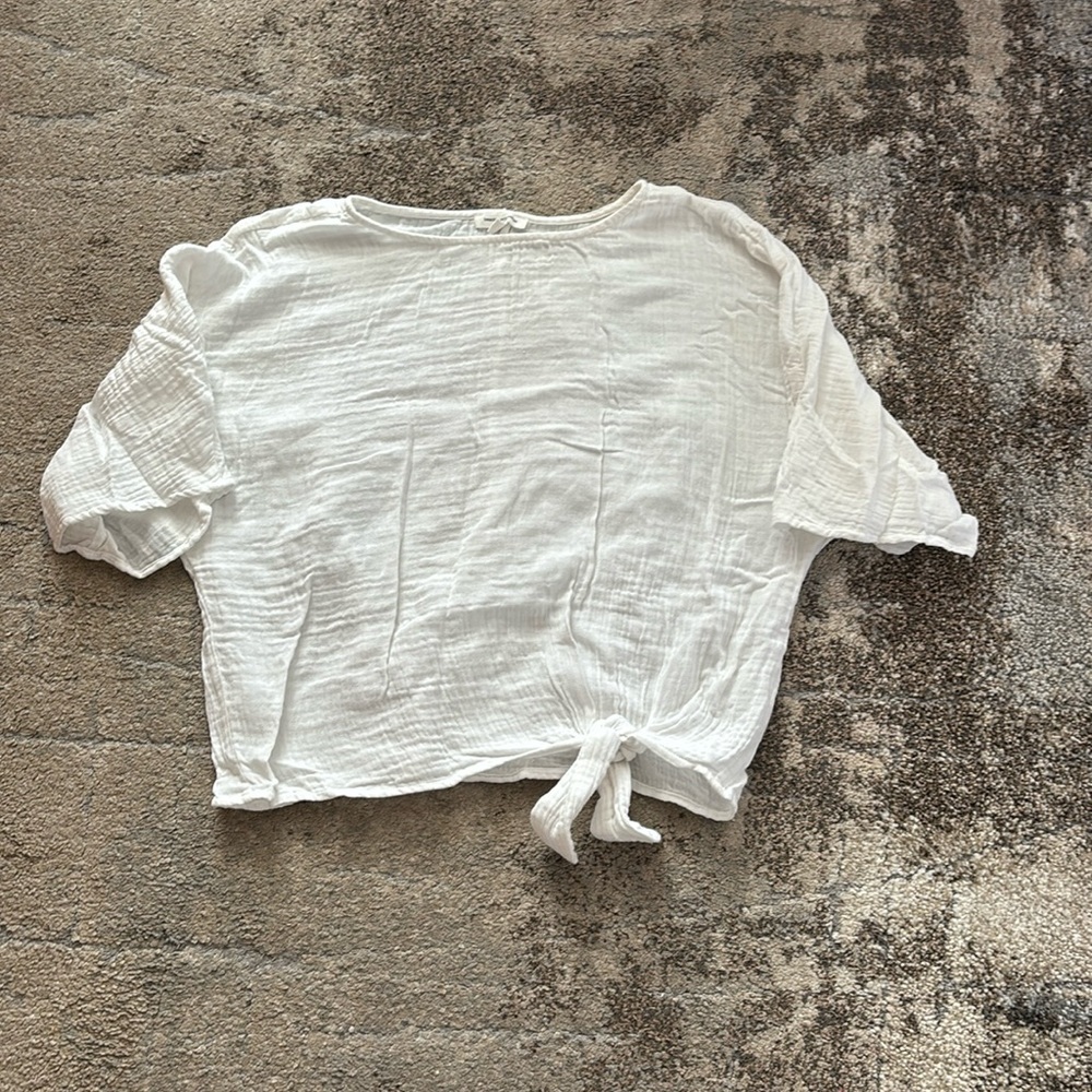 Lightly used beachlunchlounge white shirt for a nice sunny day! Size small
